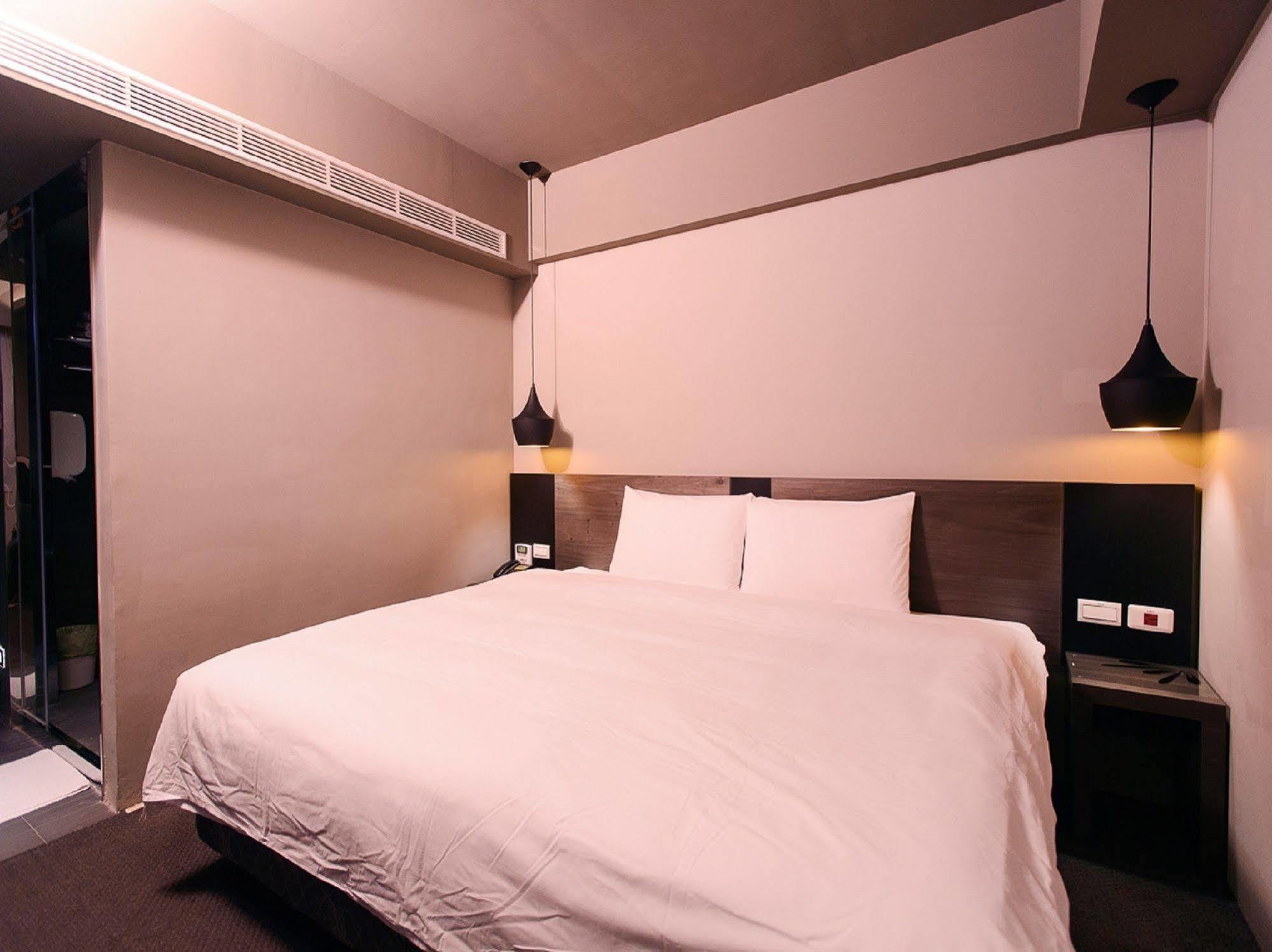 Kiwi Express Hotel - Jiuru Rd Kaohsiung Eksteriør billede