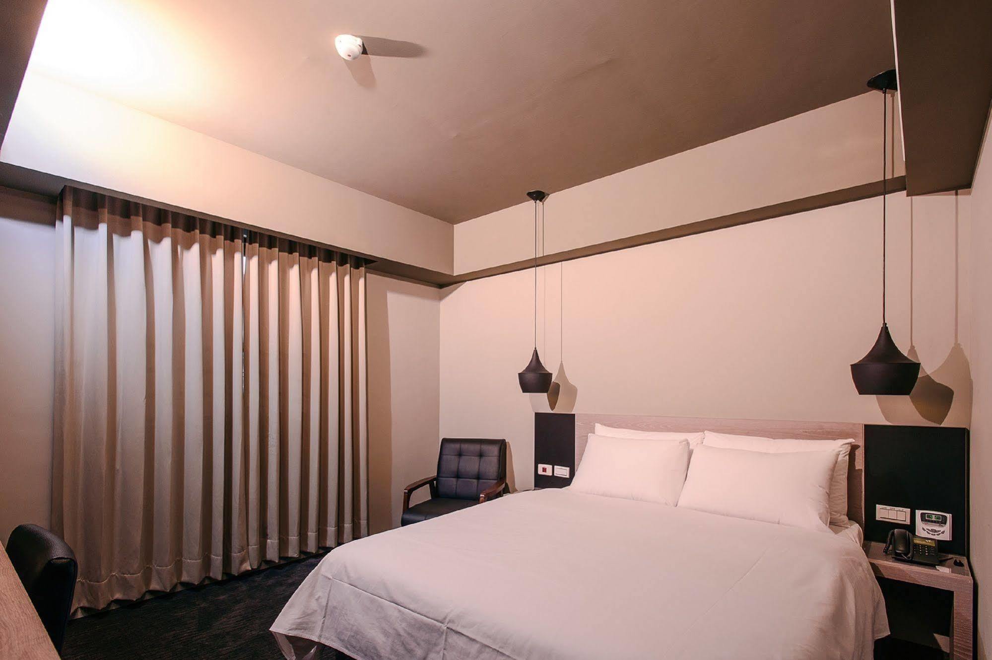 Kiwi Express Hotel - Jiuru Rd Kaohsiung Eksteriør billede