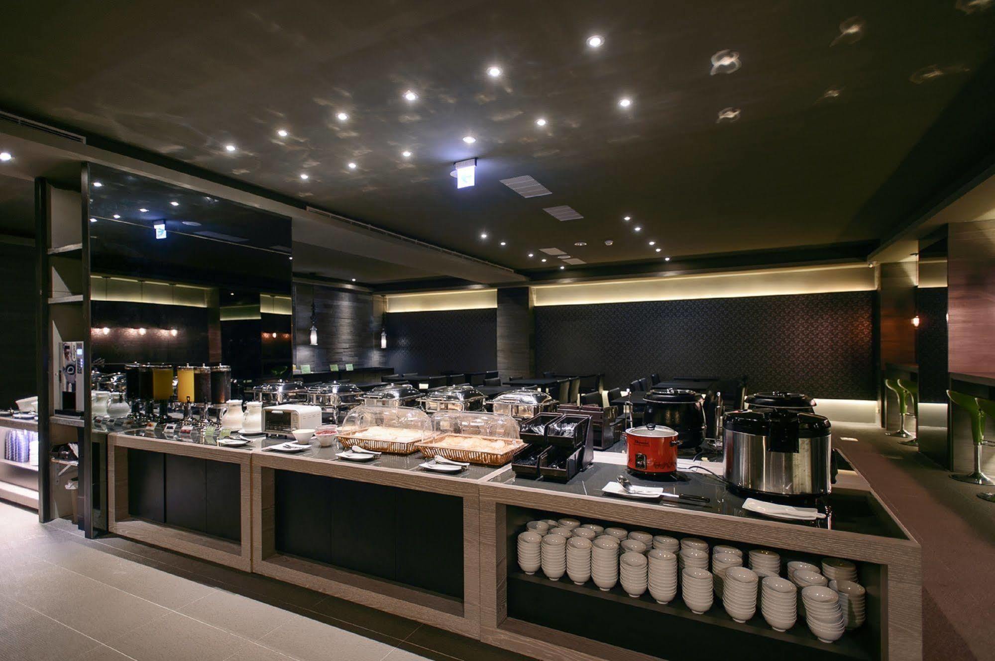 Kiwi Express Hotel - Jiuru Rd Kaohsiung Eksteriør billede